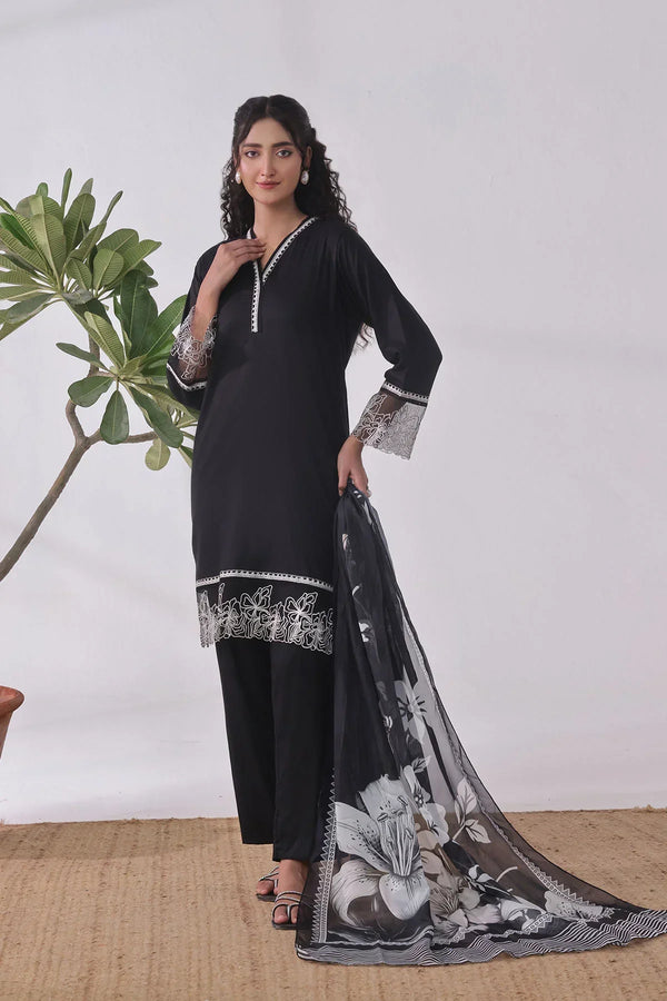 Black women’s 3-piece cotton suit with embroidered detailing, featuring a coordinated traditional dress set
