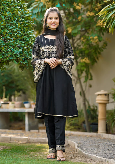 Khaddar Embroidered 3 Pc Suit